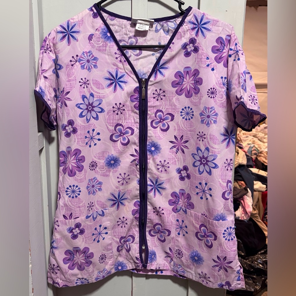 Womens best scrub top size m
